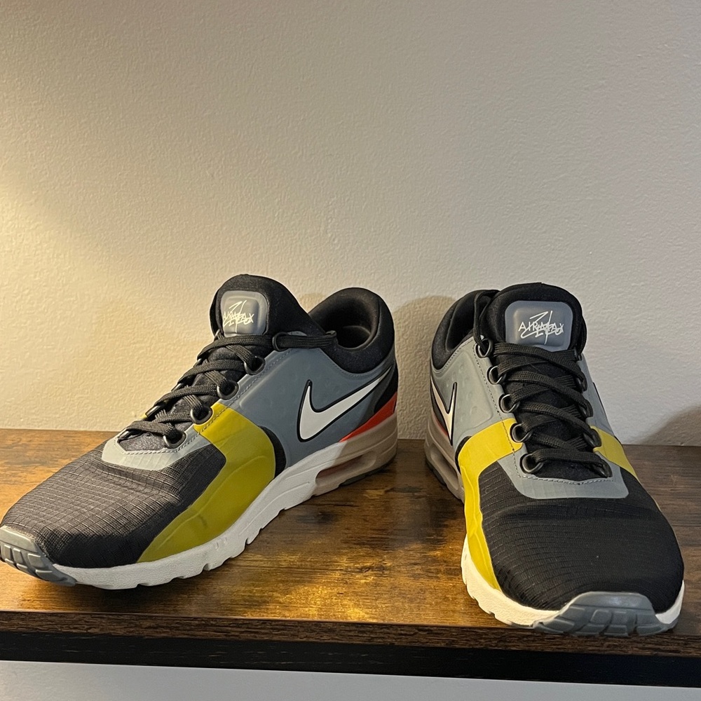 Nike Women’s Air Max Zero sz 10.5 - Picture 2 of 6